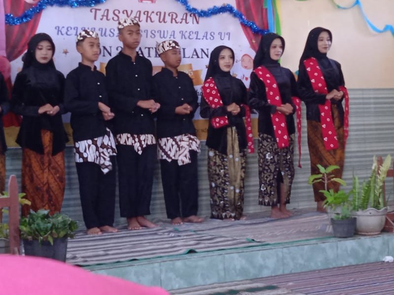 Tasyakuran siswa kelas 6