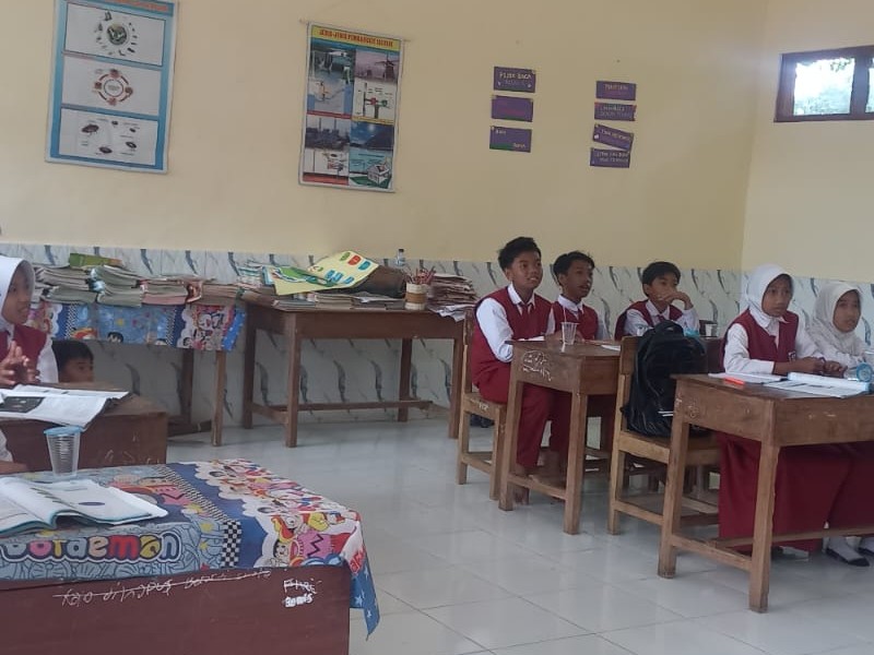 PEMBERIAN OBAT CACING PUSKESMAS JATIBANTENG