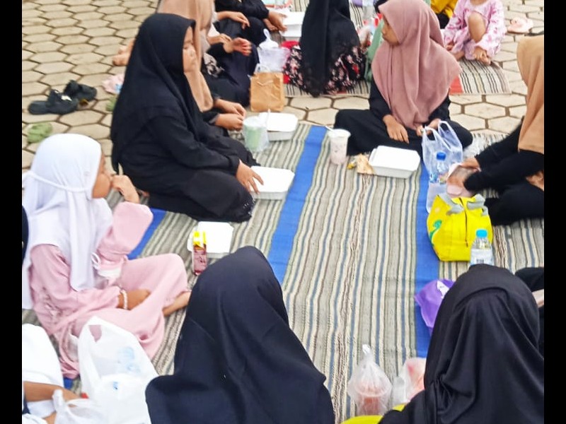 PEMBAGIAN TAKJIL DAN BUKA BERSAMA